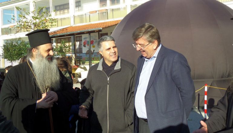 Το ψηφιακό πλανητάριο επισκέφθηκε ο Μητροπολίτης Σταγών (ΦΩΤΟ)