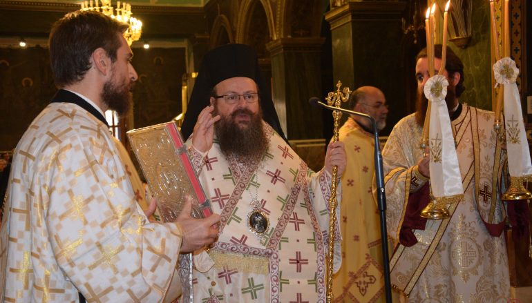 Αρχιερατική Θεία Λειτουργία στην κατεστραμμένη Μάνδρα (ΦΩΤΟ)