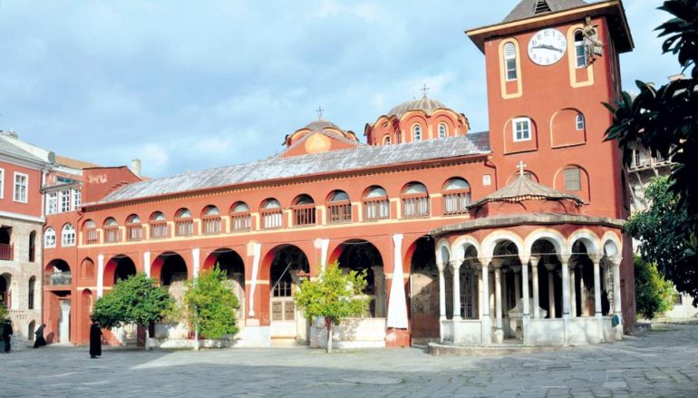 Κοτόπουλα ενός τόνου προσέφερε η Μονή Βατοπαιδίου στην Ι. Μ. Κορίνθου