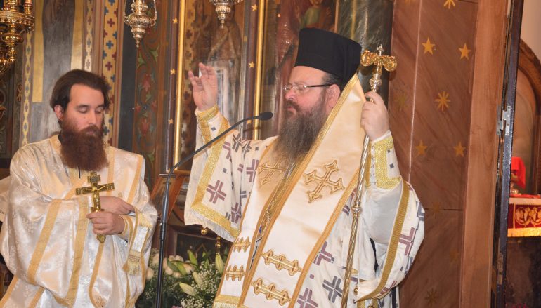 Μνημόσυνο για τους θανόντες από την πλημμύρα στην Μάνδρα (ΦΩΤΟ)