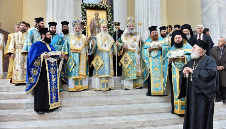 Πάνδημη λιτάνευση της Ιεράς Εικόνας του Αγ. Νικολάου στον Πειραιά (ΦΩΤΟ)