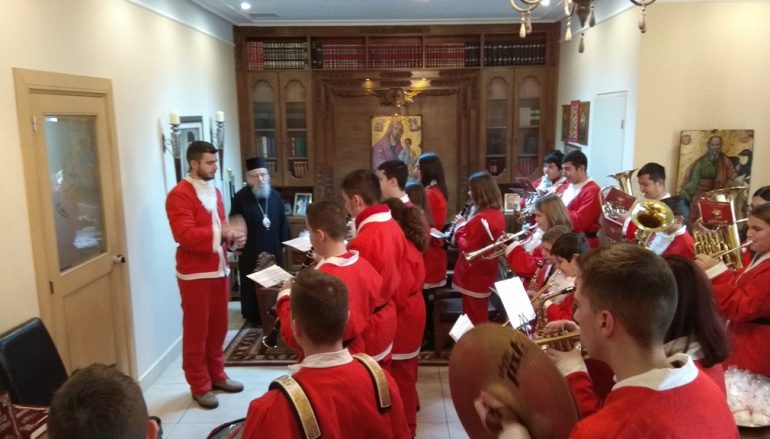 Τα Χριστουγεννιάτικα Κάλαντα έψαλλαν στον Μητροπολίτη Αιτωλίας (ΦΩΤΟ)