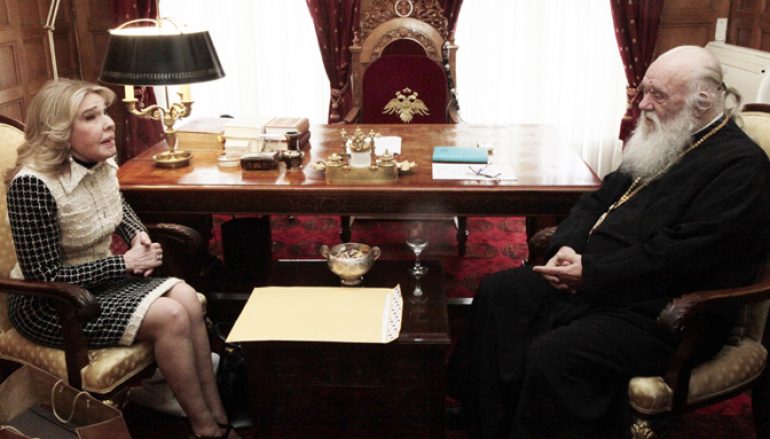 Η πρόεδρος του Συλλόγου «Ελπίδα» στον Αρχιεπίσκοπο