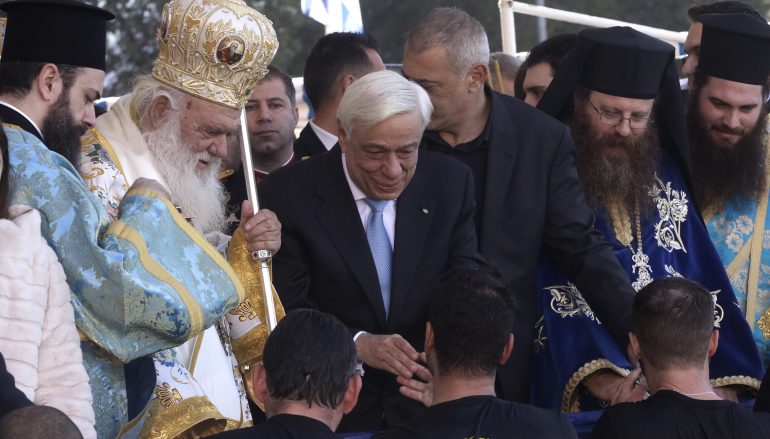 Ο Καθαγιασμός των υδάτων στο πρώτο λιμάνι της χώρας (ΦΩΤΟ)