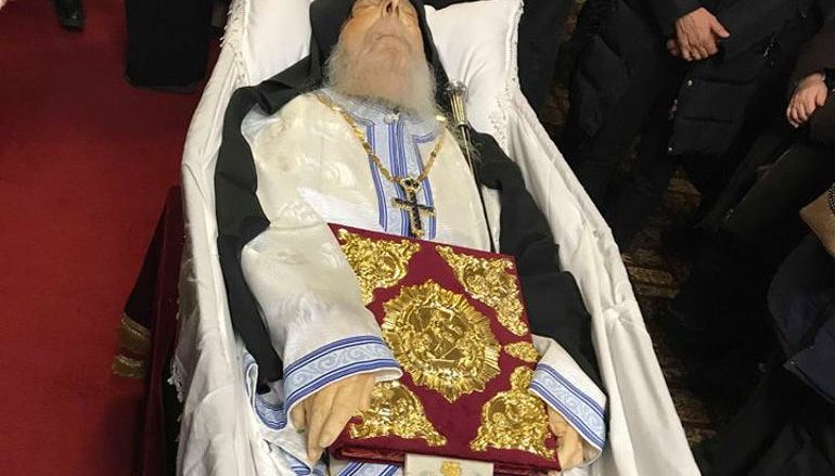 Η Εξόδιος Ακολουθία του Γέροντος Νεκταρίου Βιτάλη (ΦΩΤΟ)