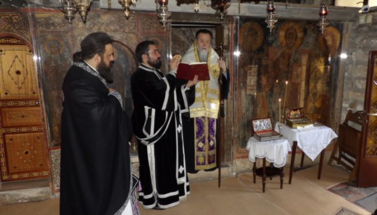 Προηγιασμένη Θ. Λειτουργία στην Ι. Μονή Αγ. Παταπίου Λουτρακίου (ΦΩΤΟ)