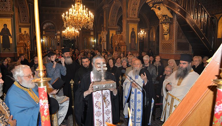 Ο Πειραιάς υποδέχθηκε το Τίμιο Ξύλο (ΦΩΤΟ)
