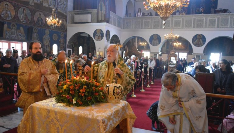 Κυριακή της Σταυροπροσκυνήσεως στον Ι. Ναό Εσταυρωμένου Ταύρου (ΦΩΤΟ)