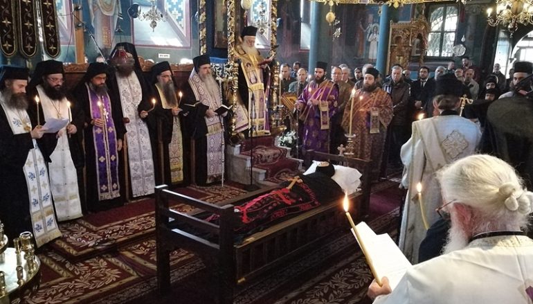 Εξόδιος Ακολουθία της Ηγουμένης της Ι. Μονής Αγίας Τριάδος Εδέσσης (ΦΩΤΟ)