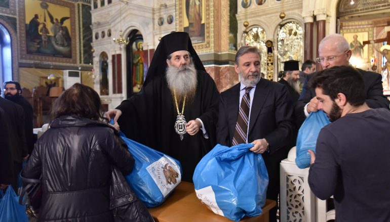 Δέματα Αγάπης πρόσφερε ο Μητροπολίτης Πειραιώς (ΦΩΤΟ – ΒΙΝΤΕΟ)