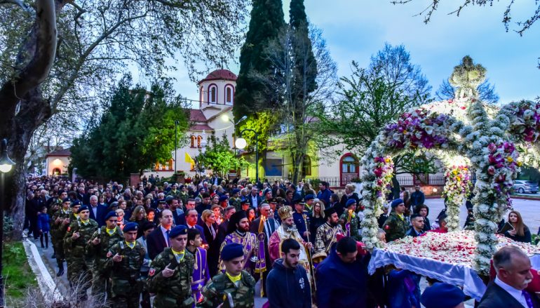 Με κατάνυξη η Ακολουθία του Επιταφίου στην Ι. Μ. Λαγκαδά (ΦΩΤΟ)