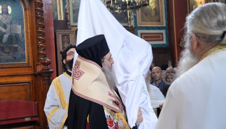 Ο Εσπερινός της Αποκαθηλώσεως στην Πάτρα (ΦΩΤΟ)