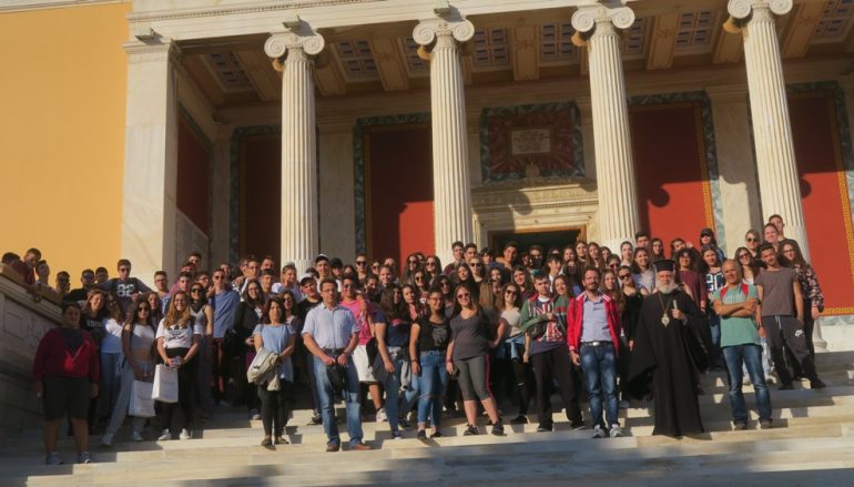 Στο Μητροπολίτη Σύρου μαθητές Λυκείου από τη Νάξο (ΦΩΤΟ)