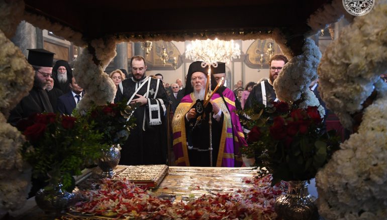 Η Ακολουθία της Αποκαθηλώσεως στο Οικουμενικό Πατριαρχείο (ΦΩΤΟ)