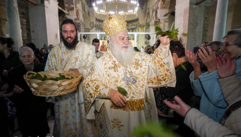 Η Πρώτη Ανάσταση στην Ι. Μητρόπολη Βεροίας (ΦΩΤΟ – ΒΙΝΤΕΟ)
