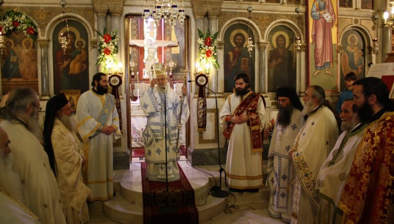 Με λαμπρότητα πανηγύρισε ο Ι. Ναός Αγίας Τριάδος Αγρινίου (ΦΩΤΟ)