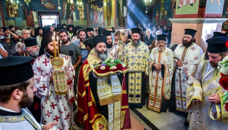 Τον Τίμιο Σταυρό υποδέχθηκε η πόλη του Λαγκαδά (ΦΩΤΟ)