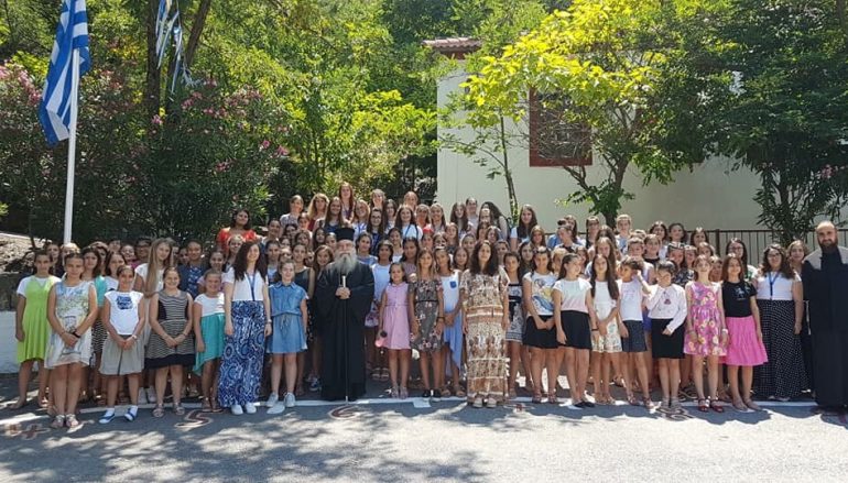 Ο Μητροπολίτης Σπάρτης επισκέφθηκε τις Κατασκηνώσεις της Μητροπόλεώς του