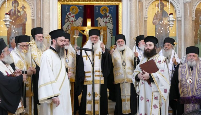 Κλήρος και λαός της Λάρισας αποχαιρέτισαν τον Ποιμενάρχη τους (ΦΩΤΟ)