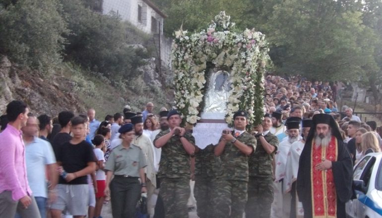 Χιλιάδες πιστών συνόδευσαν την Παναγία Φανερωμένη στο Χιλιομόδι (ΦΩΤΟ)