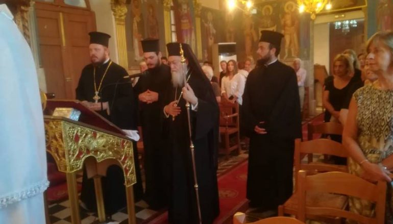 Ιερά Παράκληση από τον Μητροπολίτη Κορίνθου (ΦΩΤΟ)