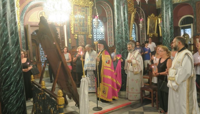 Παράκληση από τον Μητροπολίτη Σύρου στην Ερμούπολη (ΦΩΤΟ)