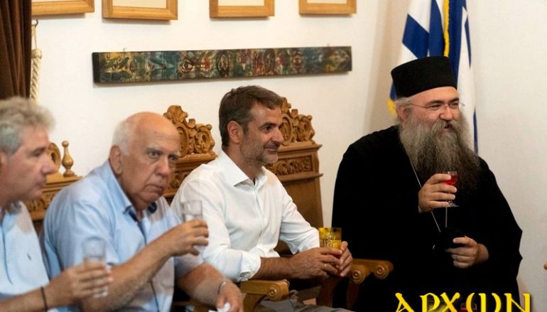 Ο Κυριάκος Μητσοτάκης στην Ιερά Μονή Τζαγκαρόλων Κρήτης (ΦΩΤΟ)