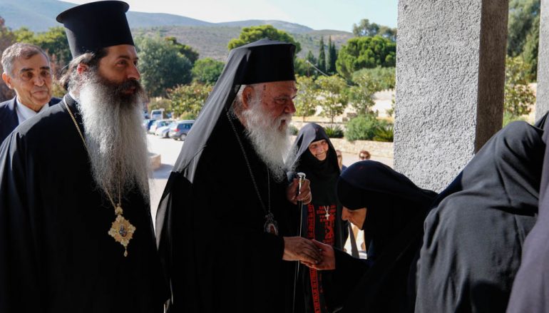 O Αρχιεπίσκοπος στην Ι. Μ. Νταού Πεντέλης για παράκληση προς την Παναγία