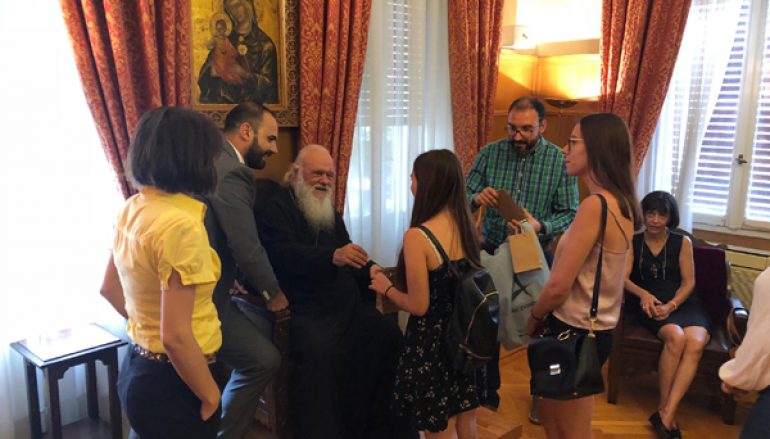 Μαθητές και καθηγητές του Κοινωνικού Φροντιστηρίου στον Αρχιεπίσκοπο