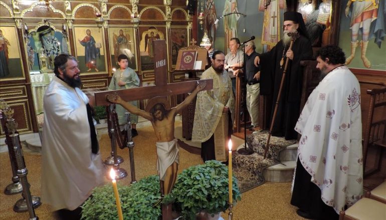 Οι Χαιρετισμοί του Τιμίου Σταυρού στον Ιερό Ναό Φανερωμένης Άρτης (ΦΩΤΟ)