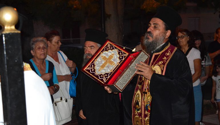 Ο Βόλος υποδέχθηκε τμήμα του Τιμίου Σταυρού (ΦΩΤΟ)