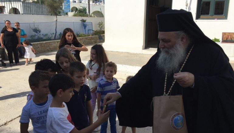 Αγιασμοί σε σχολεία της Νάξου από τον Μητροπολίτη Καλλίνικο (ΦΩΤΟ)