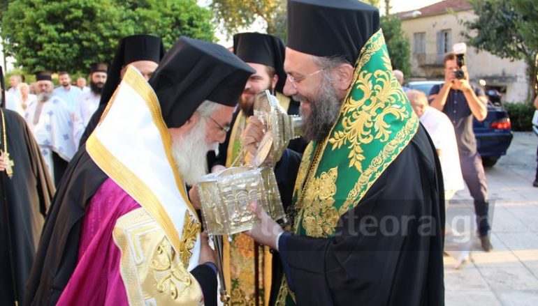 Η Καλαμπάκα υποδέχθηκε την κάρα του Πολιούχου της Αγ. Βησσαρίωνος (ΦΩΤΟ)