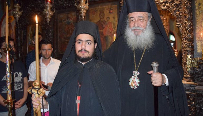 Κουρά μοναχού από τον Μητροπολίτη Φθιώτιδος (ΦΩΤΟ)
