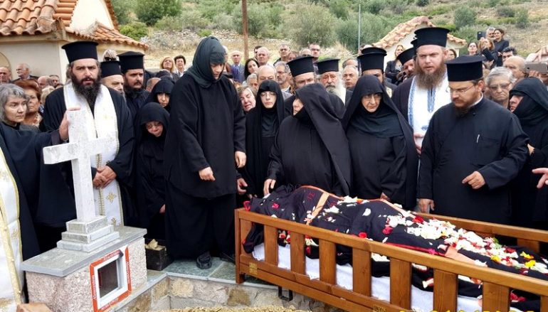 Η Εξόδιος Ακολουθία της μοναχής Παταπίας της Ι. Μ. Αγ. Δημητρίου Αργολίδος (ΦΩΤΟ)