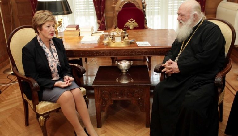 Η Υφ. Εθνικής Άμυνας και ο Γεν. Γραμμ. Δημόσιας Τάξης στον Αρχιεπίσκοπο