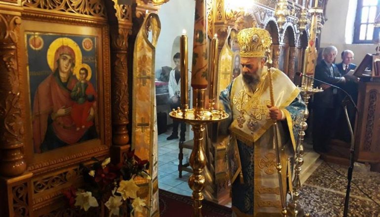 Ο Μητροπολίτης Θεσσαλιώτιδος στον Ι. Ναό Αγίας Τριάδος Παλαιοχωρίου (ΦΩΤΟ)