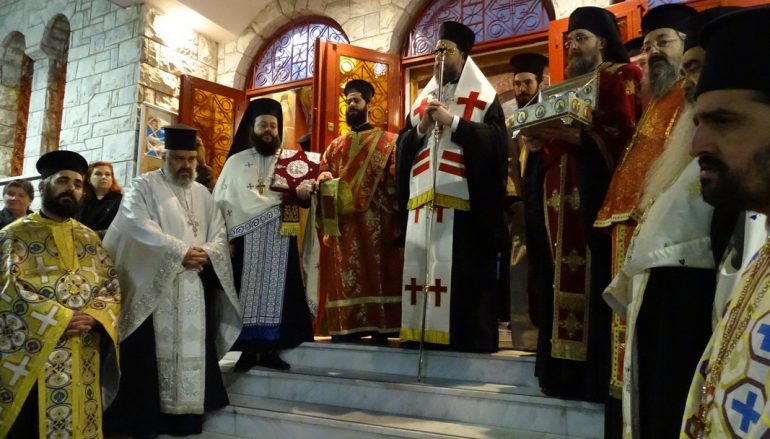Λιτάνευση της Εικόνας του Αγίου Νεκταρίου στο Ηράκλειο Αττικής (ΦΩΤΟ)