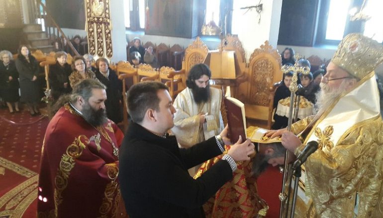 Χειροθεσία Οικονόμου από τον Μητροπολίτη Γρεβενών