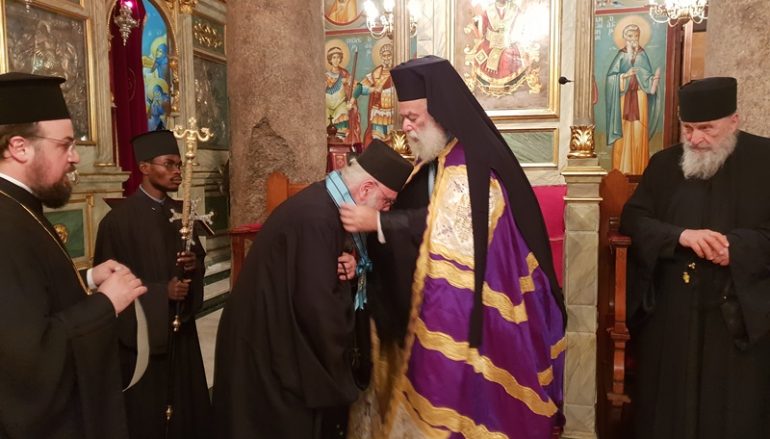 Ο Πατριάρχης Αλεξανδρείας τίμησε τον Γέροντα Νικόδημο Αγιοπαυλίτη