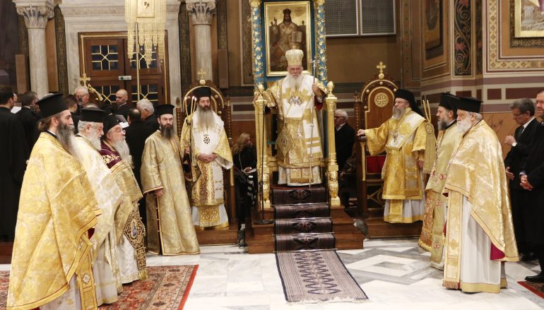 Η Θεία Λειτουργία των Χριστουγέννων στη Μητρόπολη Αθηνών