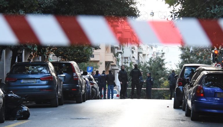Έκρηξη έξω από τον Άγιο Διονύσιο στο Κολωνάκι