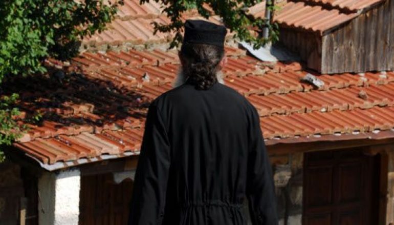 Θύμα ληστείας ιερέας -Τον χτύπησαν και του άρπαξαν χρήματα και κοσμήματα