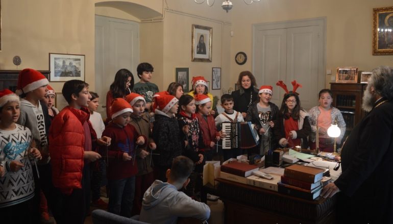 Χριστουγεννιάτικα Κάλαντα στον Μητροπολίτη Μάνης Χρυσόστομο
