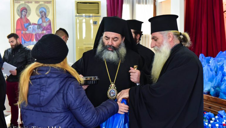 «Δέματα Αγάπης» προσέφερε ο Μητροπολίτης Λαγκαδά