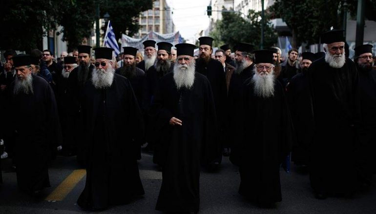 Κλεισμένος από κληρικούς ο δρόμος προς τις κάλπες