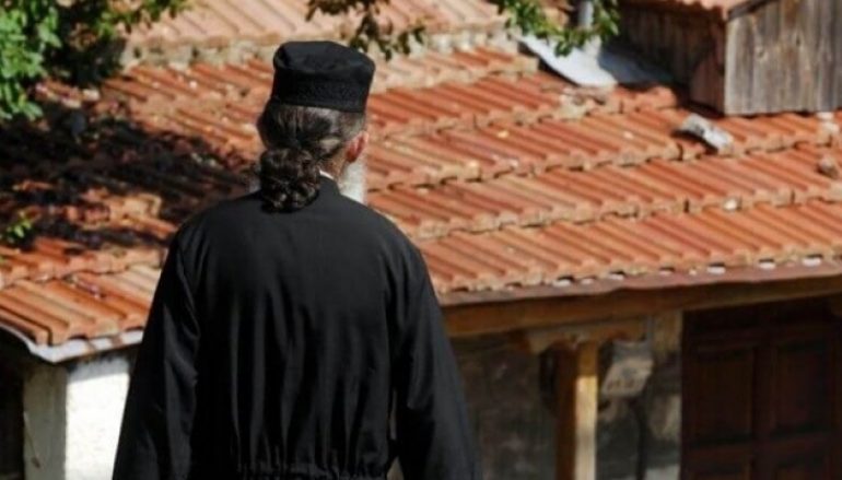Σκάνδαλο από Ιερέα σε ενορία του Τυρνάβου