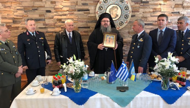 Ο Μητροπολίτης Λαρίσης στο Στρατόπεδο της ΔΑΚ