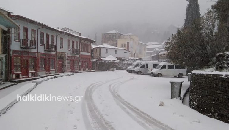 Αποκλείστηκε το Άγιον Όρος από την επέλαση του χιονιά