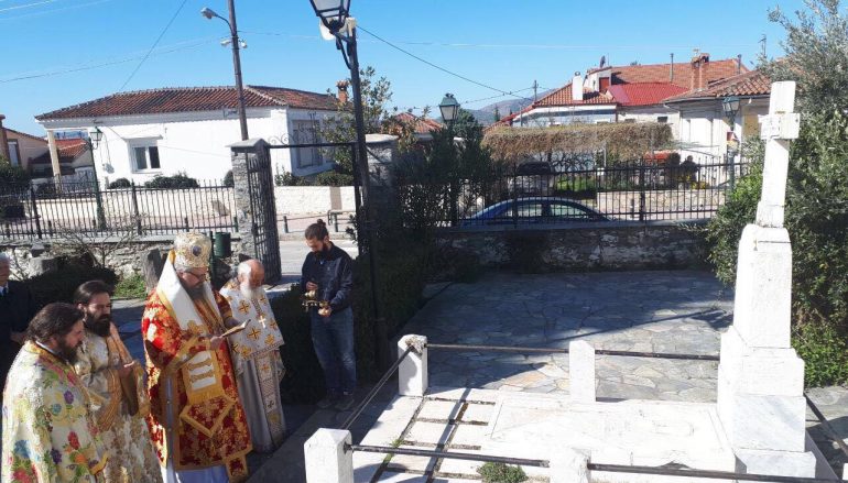 Τρισάγιο στον τάφο του Μητροπολίτη Λαρίσης και Πλαταμώνος Αμβροσίου
